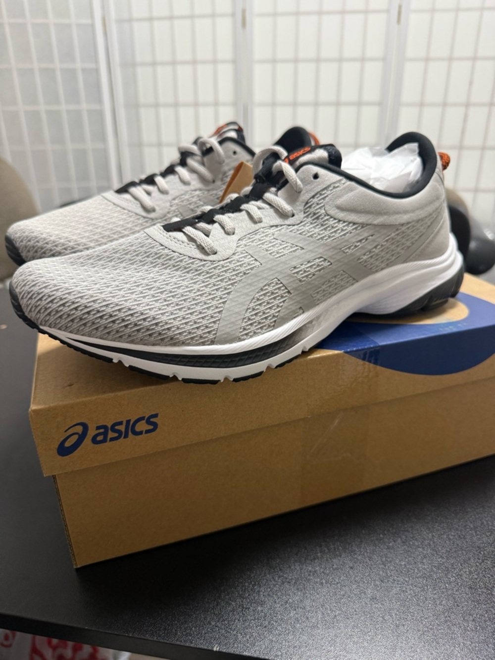 ASICS Men's Light Gray Athletic Running Shoes with Black